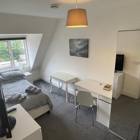 2 Bedroom 2 Bathroom Apartment 8 Including Free Parking Бромли Екстериор снимка