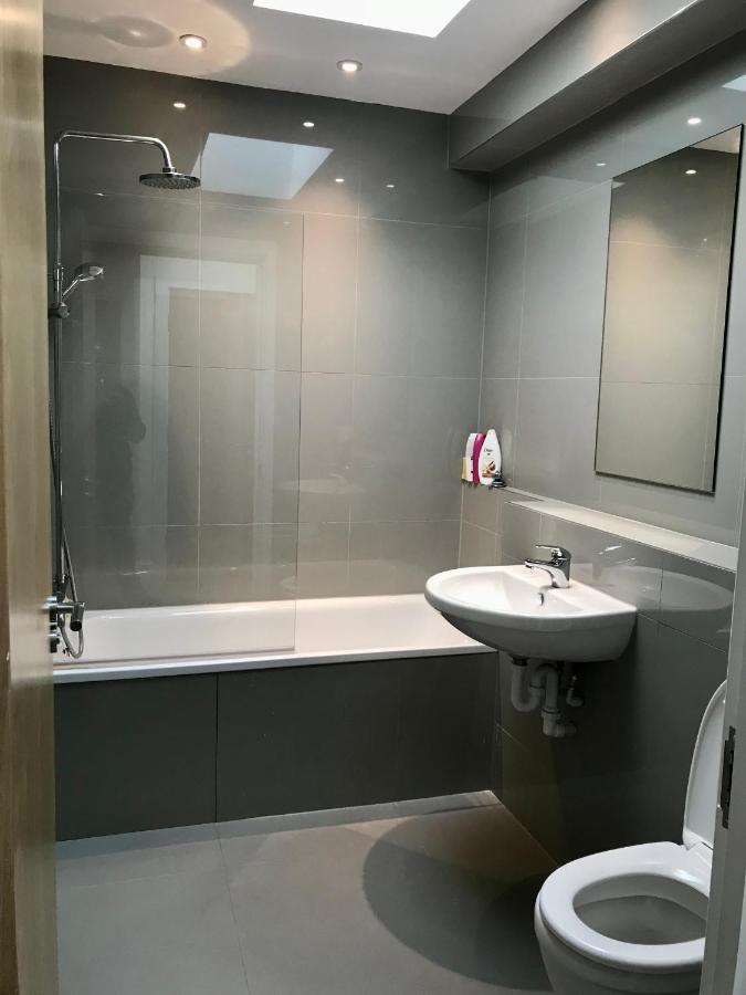 2 Bedroom 2 Bathroom Apartment 8 Including Free Parking Бромли Екстериор снимка