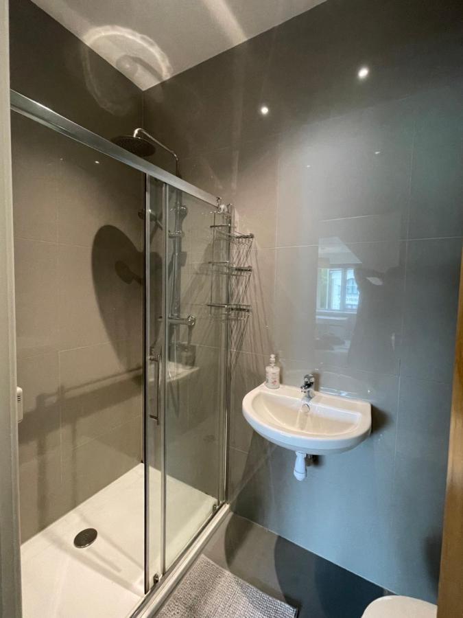 2 Bedroom 2 Bathroom Apartment 8 Including Free Parking Бромли Екстериор снимка