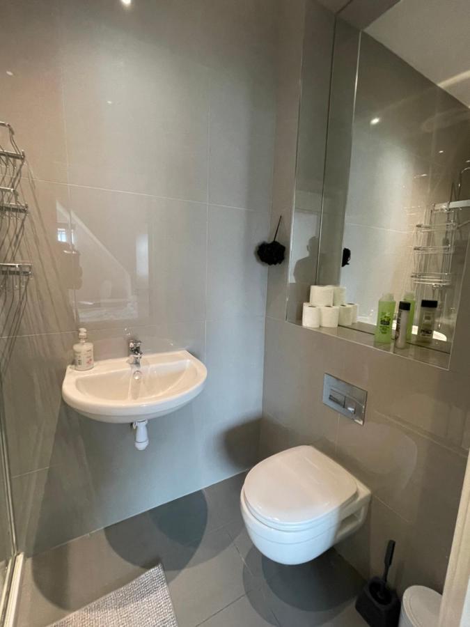 2 Bedroom 2 Bathroom Apartment 8 Including Free Parking Бромли Екстериор снимка